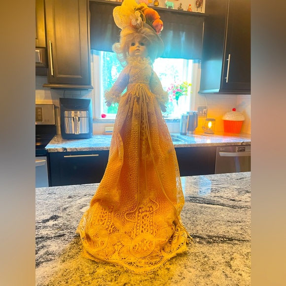 Vintage Louis Nichole Louis XVII
Crochet Porcelain Bride Doll By World
Doll 18" - Picture 1 of 11